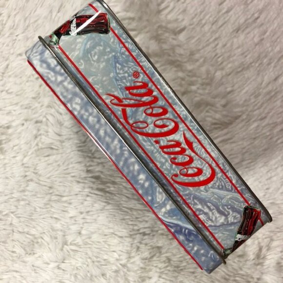 NWOT Coca-Cola 'Chillin' Polar Bear' 1000pc Puzzle in Collectible Tin - Picture 8 of 9
